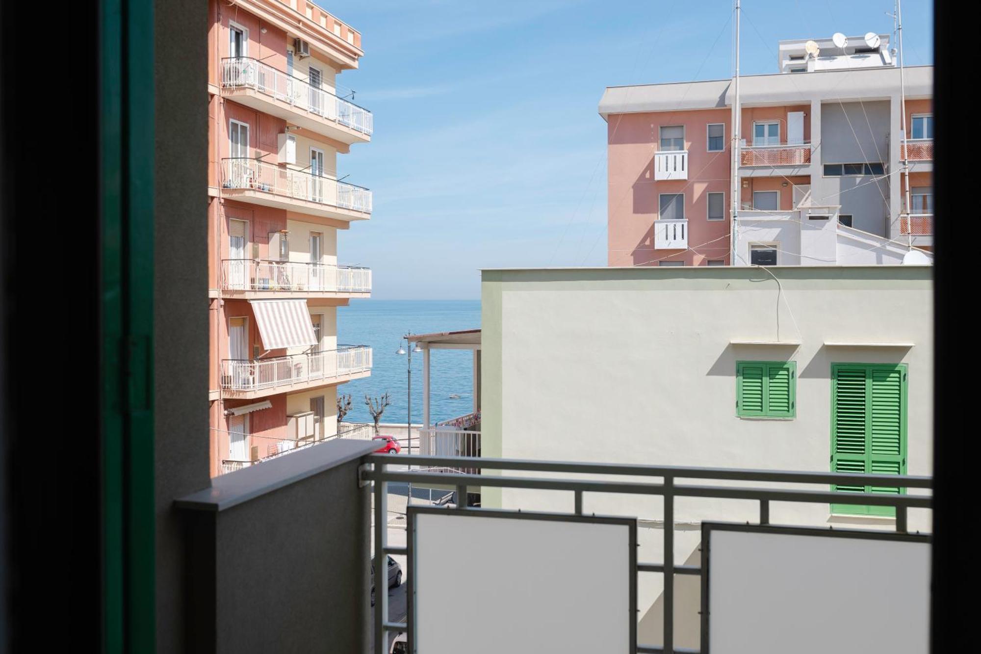 Sunrise Waterfront - Central Apartment With Sea View Balcony - Molfetta Exterior photo
