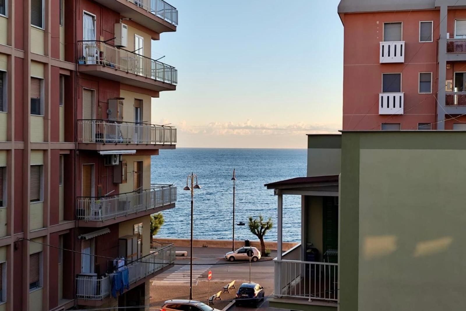Sunrise Waterfront - Central Apartment With Sea View Balcony - Molfetta Exterior photo